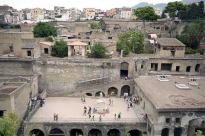 Skip-the-Line Ticket for Herculaneum Ruins - Exploring Herculaneum on your own: houses, frescoes, waterfront, public buildings