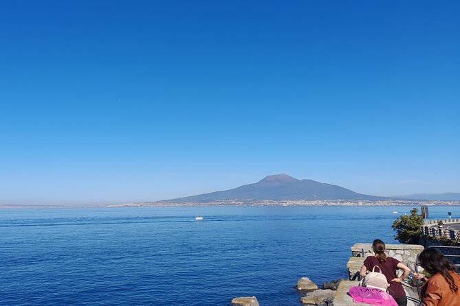 Skip-The-Line Tickets VIP Small Group Tour To Pompei and Vesuvius - Lunch in the middle: included fuel that keeps the climb realistic