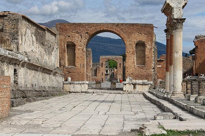 Skip-the-lines Private Tour of Pompeii Including the Theatre the Forum and all Highlights - Skip-the-line entry starts at Hotel Vittoria