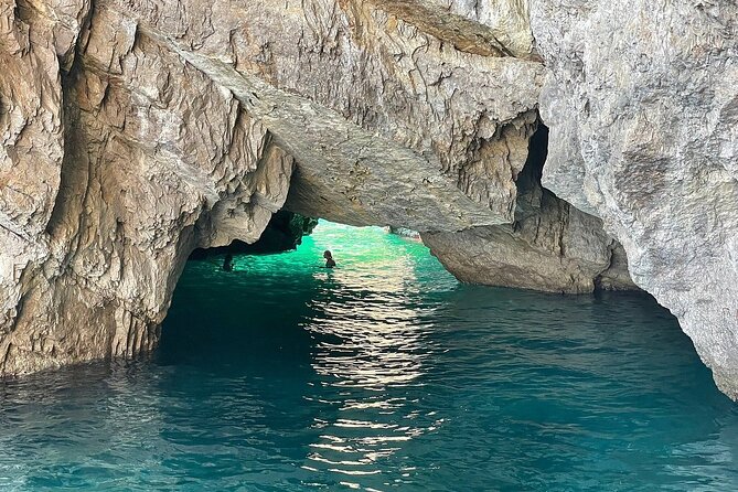 Small Group Tour from Rome to Blue Grotto, Anacapri and Capri - Capri First Look: How You Use an Hour at La Piazzetta