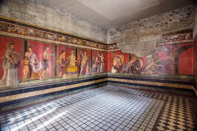 Small-Group Tour in Pompeii with a Real Archeologist, ticket included - Forum of Pompeii: 142 meters of civic life