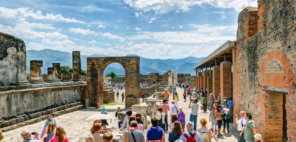 Sorrento: Pompeii Tour with guide, ticket & lunch included - The 2-hour authorized guide tour: Marina Gate, Basilica, and the Forum
