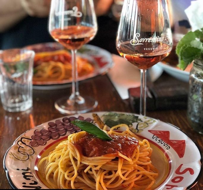 Sorrento: Pompeii Tour with guide, ticket & lunch included - Round-trip transfer comfort: driver, timing, and earphones