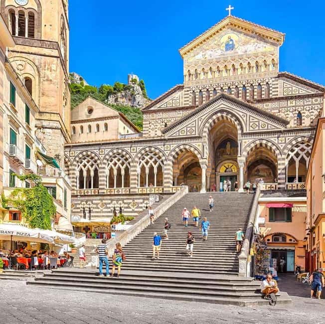 SORRENTO POSITANO AMALFI: PRESTIGE TOUR FROM NAPLES - Stop 2: Positano’s 1.5 hours of sea views and street energy