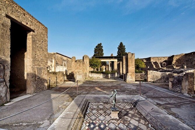 Sorrento private tour from Naples Train Station with Pompeii and Positano - Napoli Centrale pickup: how to make the start feel easy