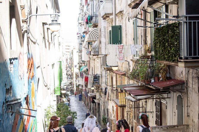 Spanish Quarter of Neaples StreetArt & Traditions, with coffee and babà - Via Toledo finale into Vico Lungo Gelso: latest works near the end