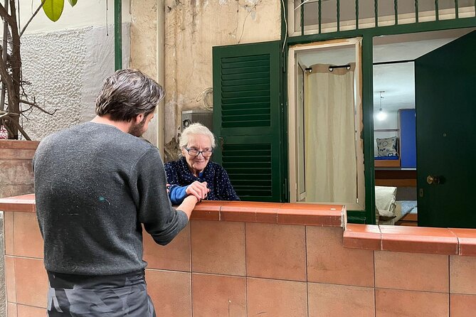 Spanish Quarters, to discover folklore, artisans and local life - Churches and underground tunnels: old Naples, not behind glass