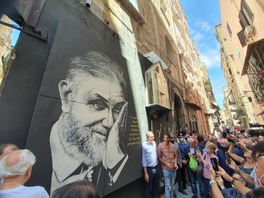 Street art tour of the Spanish Quarters & Maradona idol - The guides: why names like Miri, Barbara, Roberta, and Virginia matter