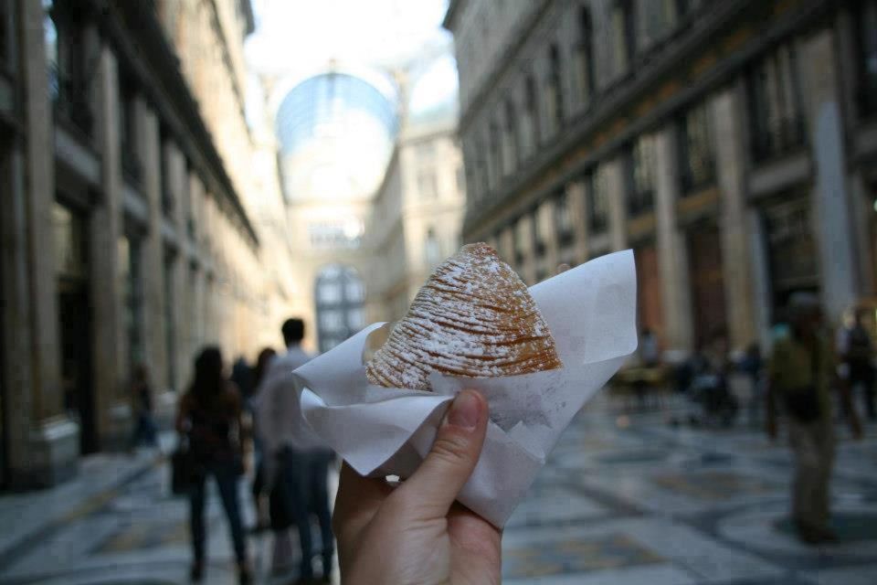 Street food tour: the Neapolitan culinary art - Where you start: meeting by Mura Greche (Greek Walls)