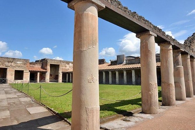 The charm of Pompeii and Herculaneum.Private Tour with Official Guide - Parco Acheologico di Ercolano: why the second site feels different