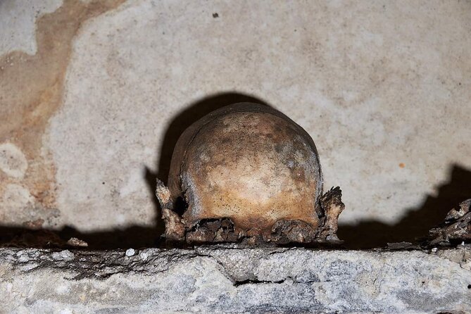 The Mystery of Naples Saga: The Skull with ears - Via San Gregorio Armeno: start where Naples makes its own legends