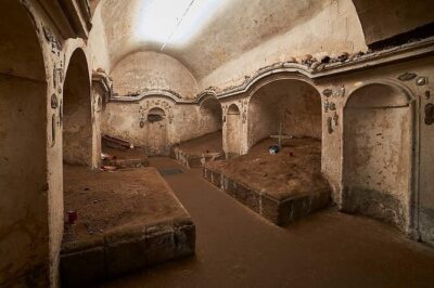 The Mystery of Naples Saga: The Skull with ears - Santa Luciella ai Librai: a church with a history that changes how you see relics