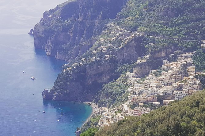 TOUR : EXCLUSIVE AMALFI COAST : Positano Sorrento Pompeii - Vesuvius context and the guide impact: Enrico and Lilia make the day click