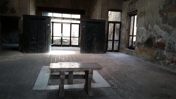 Tour in the ruins of Herculaneum with an archaeologist - Price and Value: How $288.34 Per Group Really Works