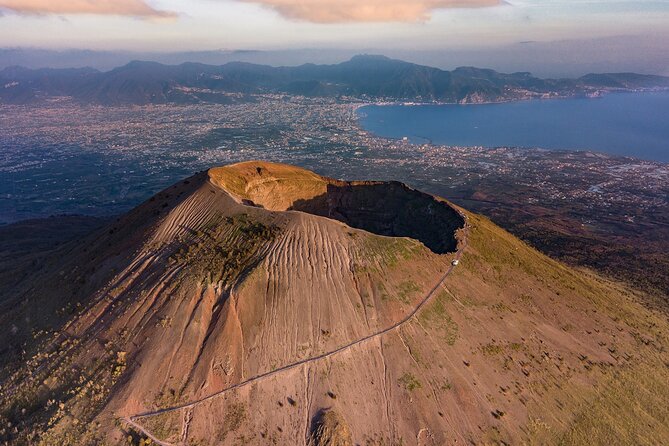 Tour Mount Vesuvius with Entry Tickets and Round Trip Transfer Included - From the Park Entrance to the Crater: The 300-Meter Hike