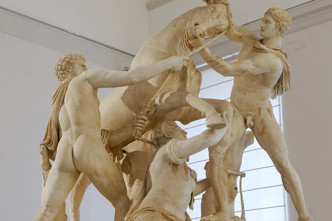 Tour of the Archaeological Museum of Naples - The guided format: what changes when the group stays small