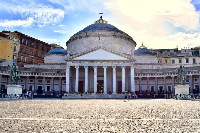 Tour of the Monumental Naples with an art expert - Spanish Quarters murals: where street art meets local storytelling