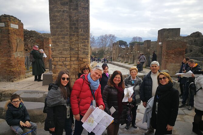 Transfer also for disabled Naples / Sorrento / Amalfi Coast - Pompeii stop on the way: how to add ruins without turning it into a full day