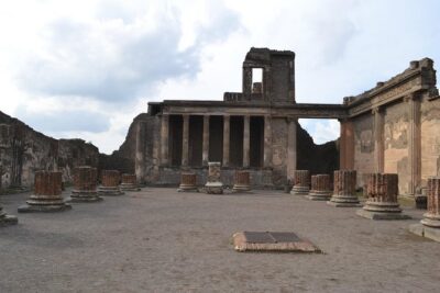 Transfer from Naples to Positano with 2 hours Private Tour in Pompeii - Entering Pompeii at Porta Marina Superiore: starting with good orientation