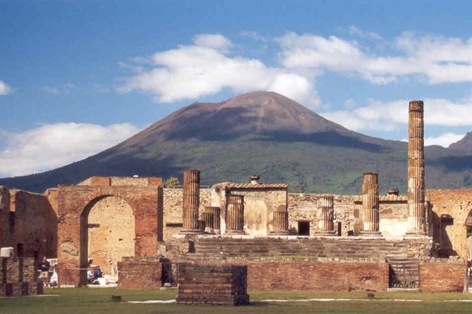 Transfer from Pompeii to Naples or viceversa - The ride itself: 40 minutes of AC comfort and Wi‑Fi