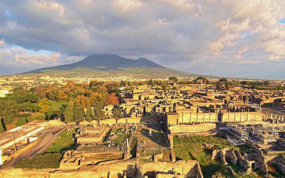 Transfer from Sorrento to Naples & 2hr stop at Pompeii site - Comfort and service: what you get in the car