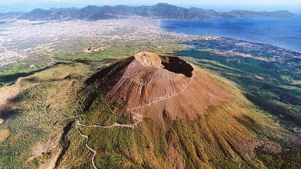 Vesuvius - Herculaneum - Pompeii Excavations Tour - Climbing Vesuvius for the View Over Pompeii and the Bay