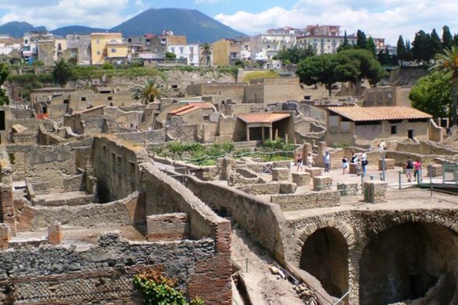 Visit in Pompeii - Herculaneum Private Tour with Ada - Starting at Ingresso: Getting Your Bearings Without Waste