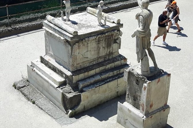 Visit to the archaeological park of Herculaneum - Why Herculaneum feels different than Pompeii