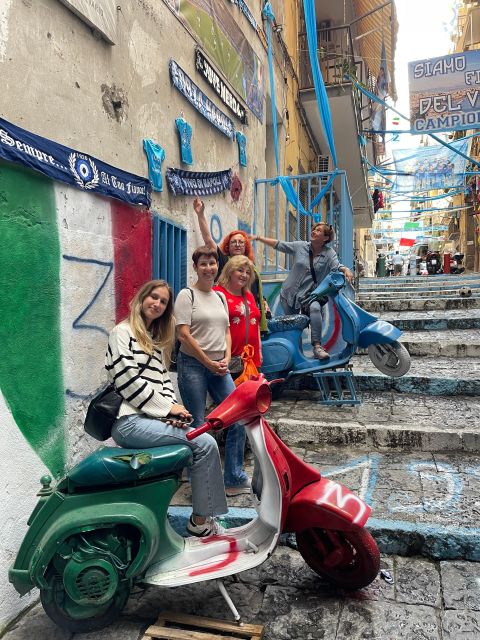Walking tour in Naples - Pignasecca market and Spaccanapoli: old streets built for walking