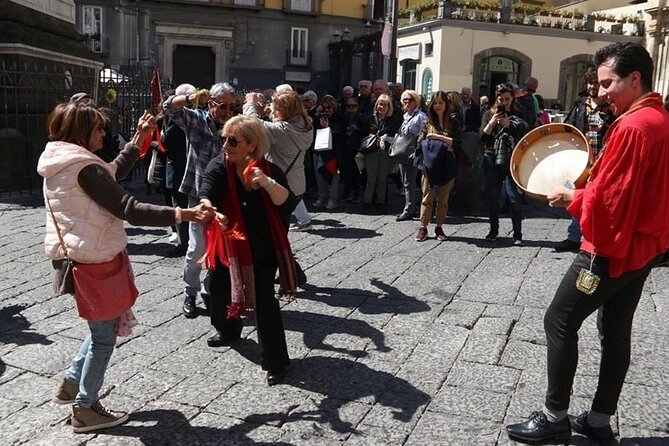 Walking Tour of Naples with Traditional Music - Naples by foot: how the music changes the monuments