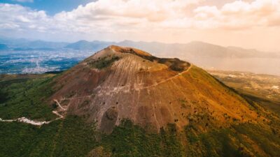 Wine tasting in the Vesuvius national park - From Via Marina to the vineyard: how the 3-hour format plays out